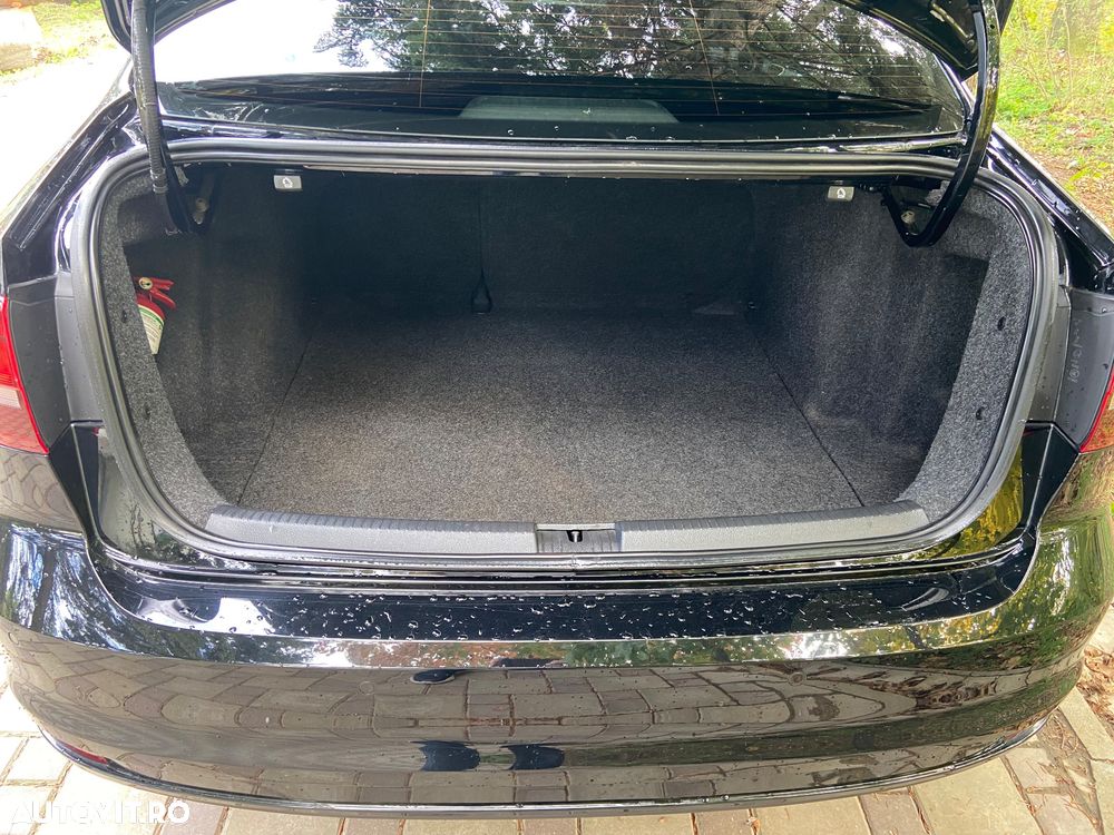 Volkswagen Jetta 1.2 TSI Trendline - 12