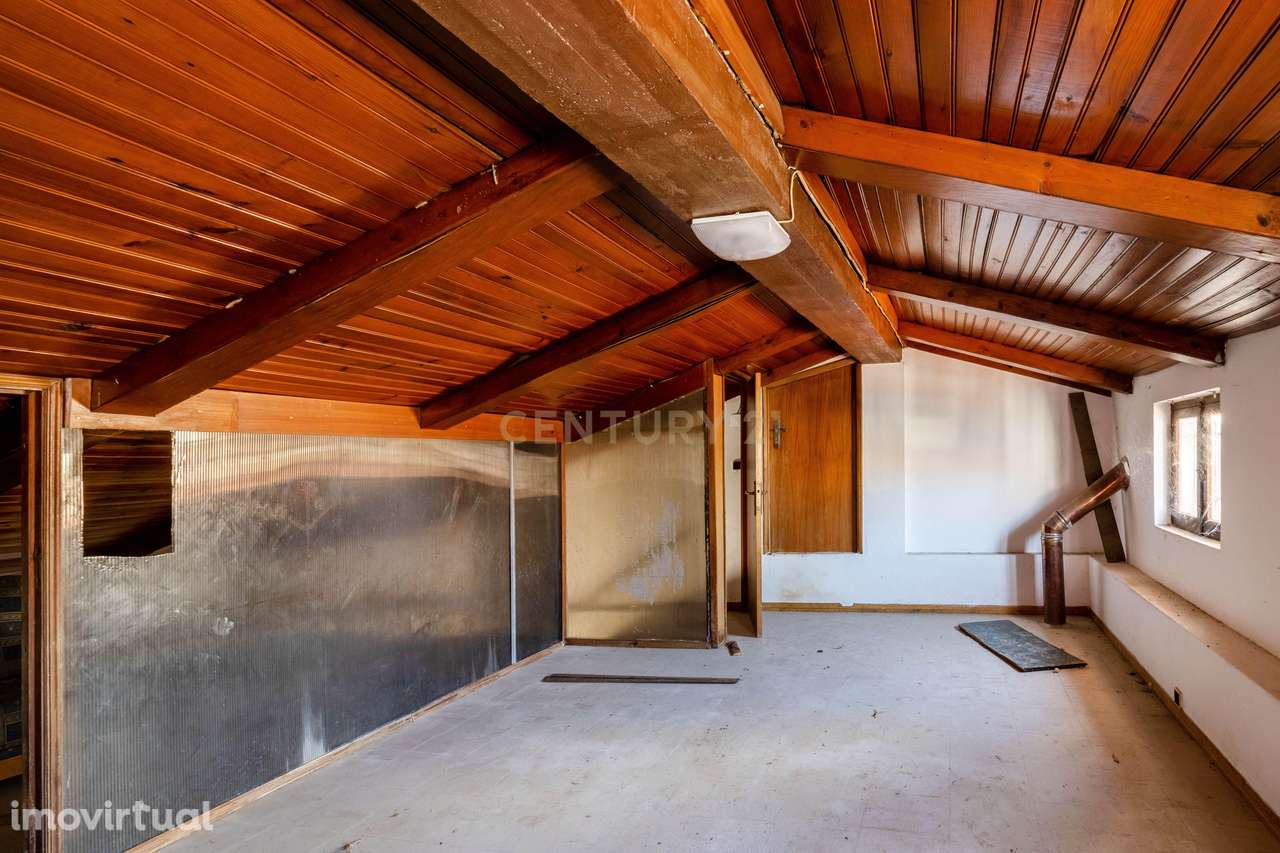 Espaço Comercial, ou habitacional no largo da Igreja, Calvaria de Cima - Grande imagem: 5/10