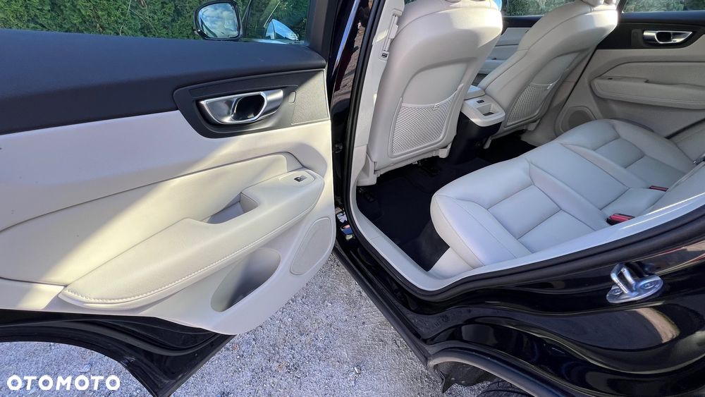 Volvo XC 60 B4 D AWD Plus Bright - 22