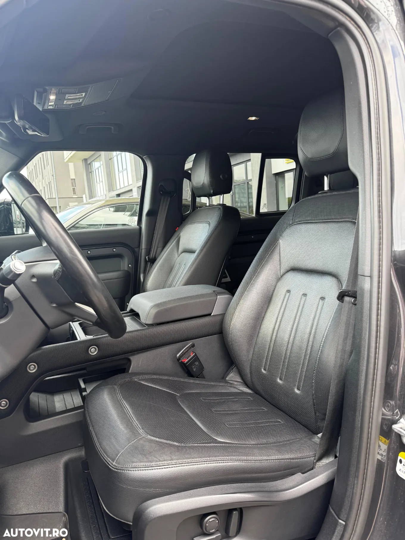Land Rover Defender - 12