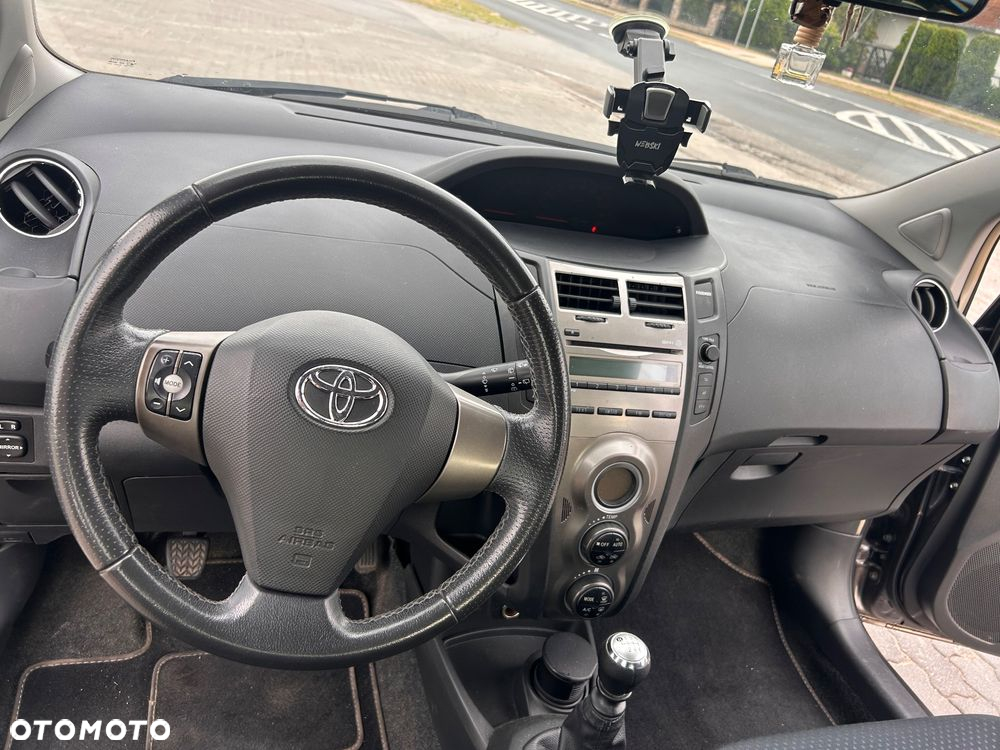 Toyota Yaris - 15