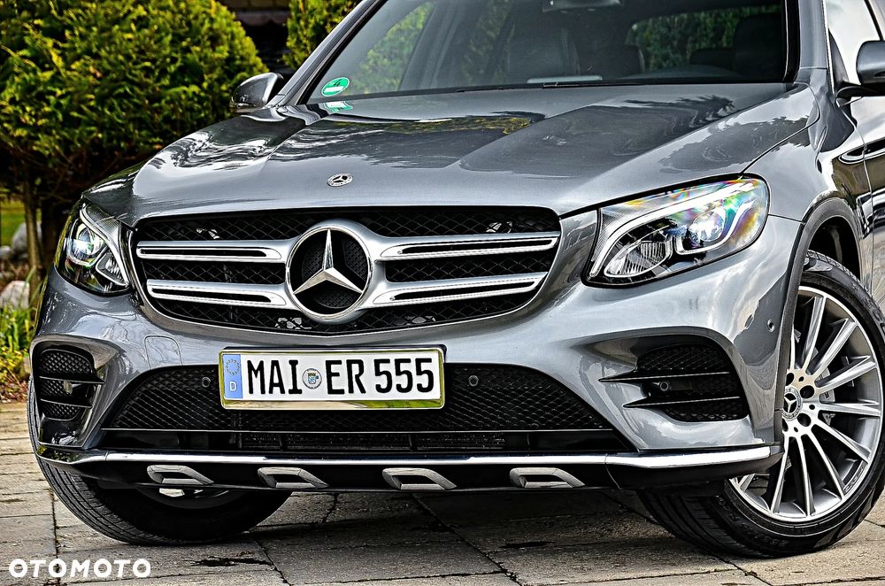 Mercedes-Benz GLC 250 4Matic 9G-TRONIC AMG Line - 11
