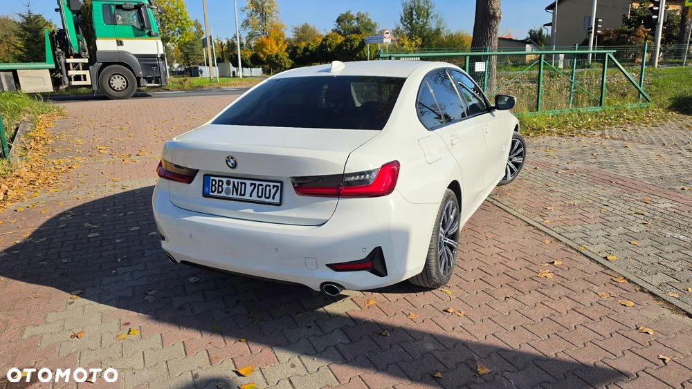 BMW Seria 3 318d Sport Line - 32
