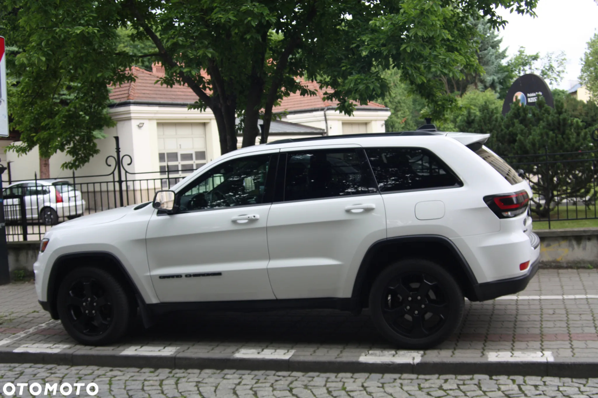 Jeep Grand Cherokee - 16