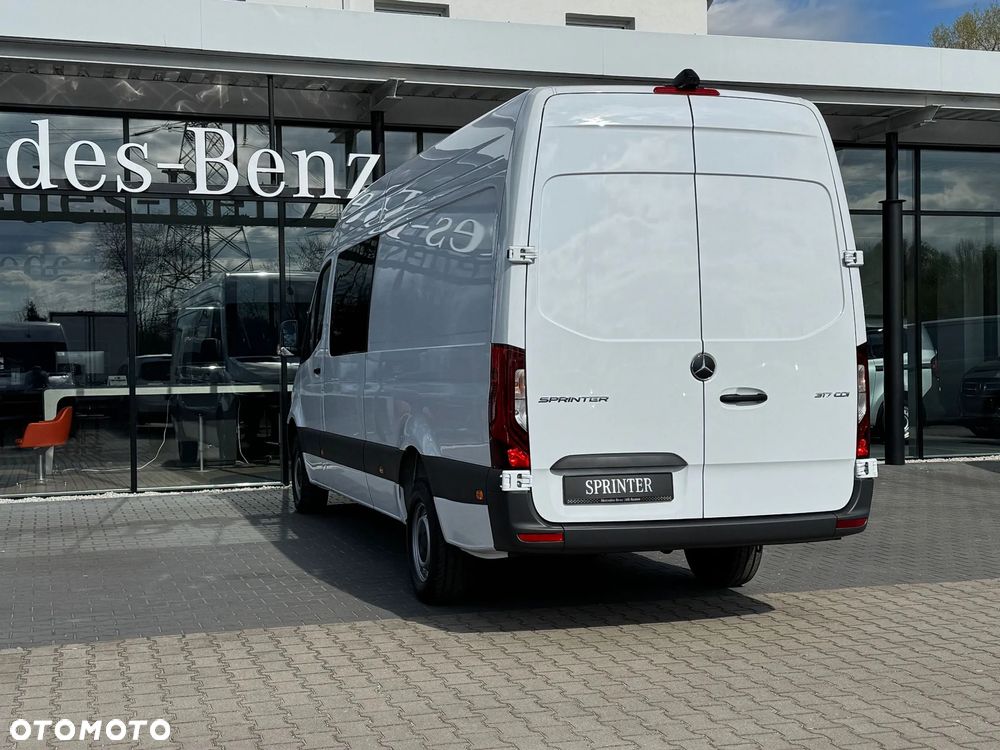 Mercedes-Benz Sprinter - 11
