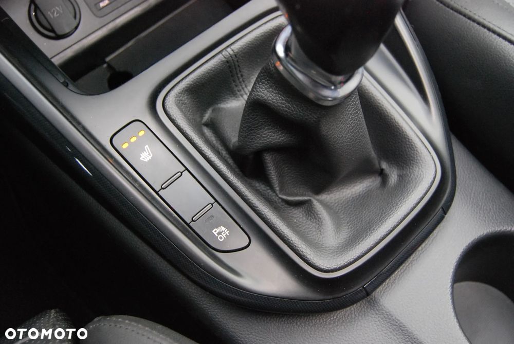 Kia Carens 1.7 CRDi 141 Dream Team Edition - 40