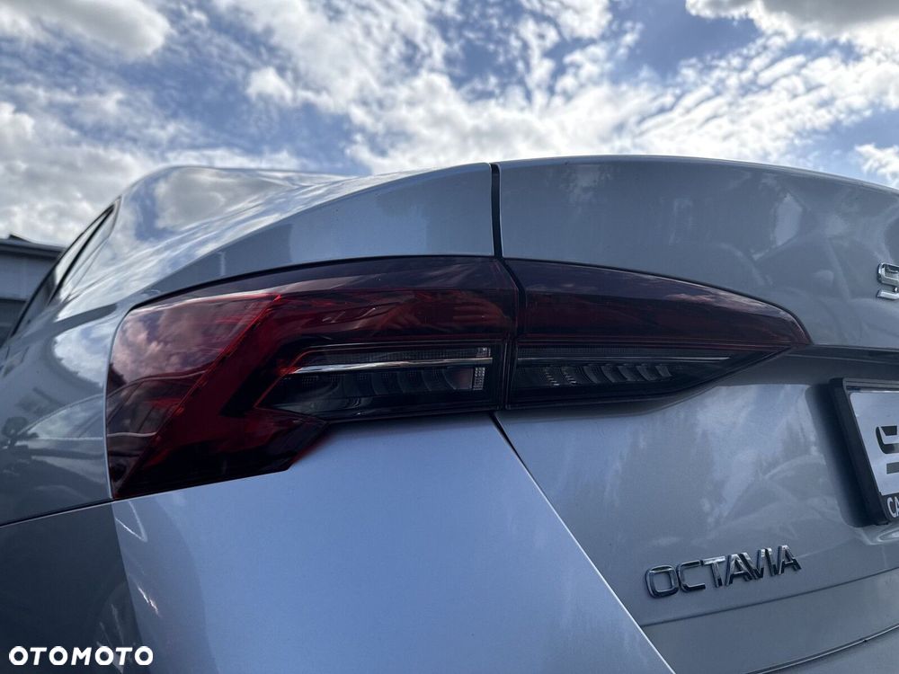 Skoda Octavia 1.5 TSI mHEV Selection DSG - 25