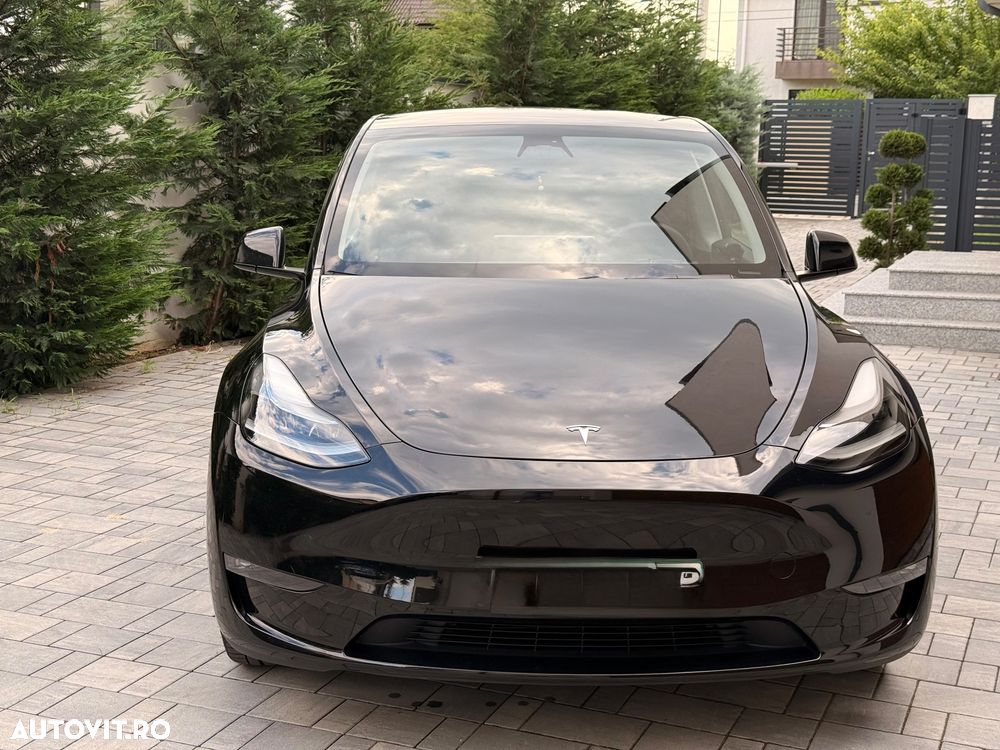 Tesla Model Y - 3