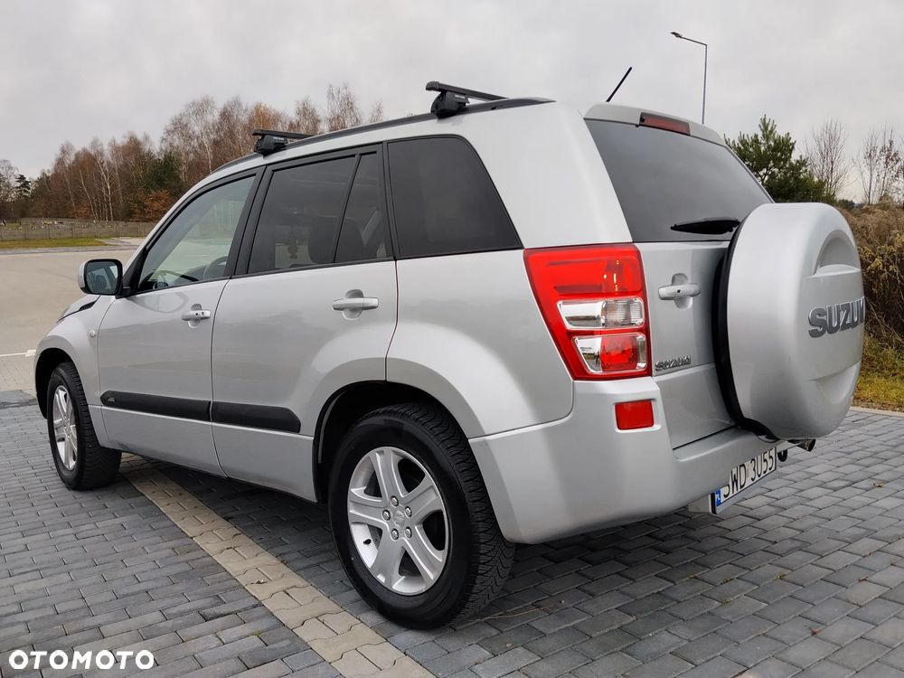 Suzuki Grand Vitara 2.0 - 7