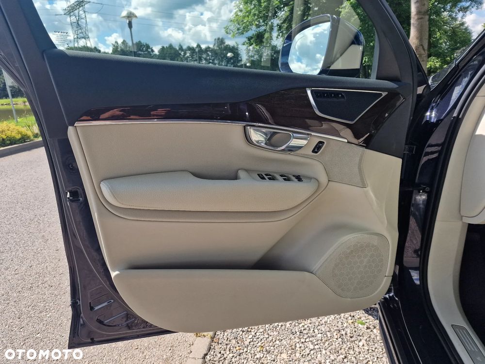 Volvo XC 90 - 9