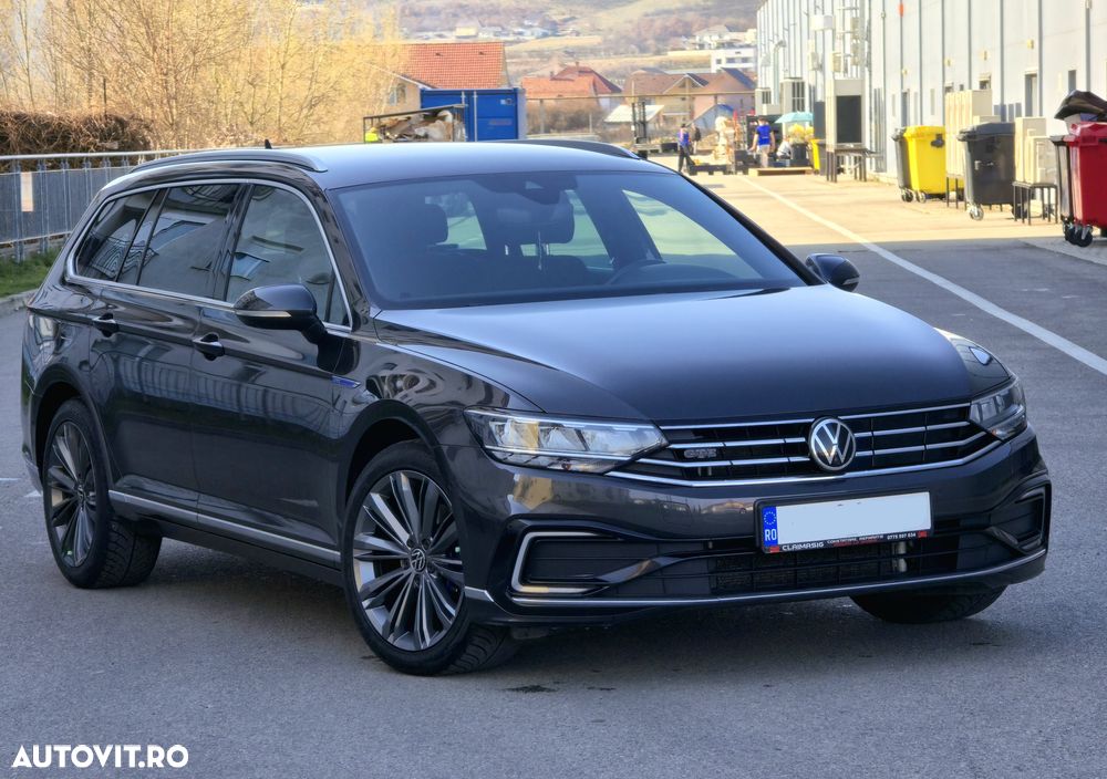 Volkswagen Passat - 2