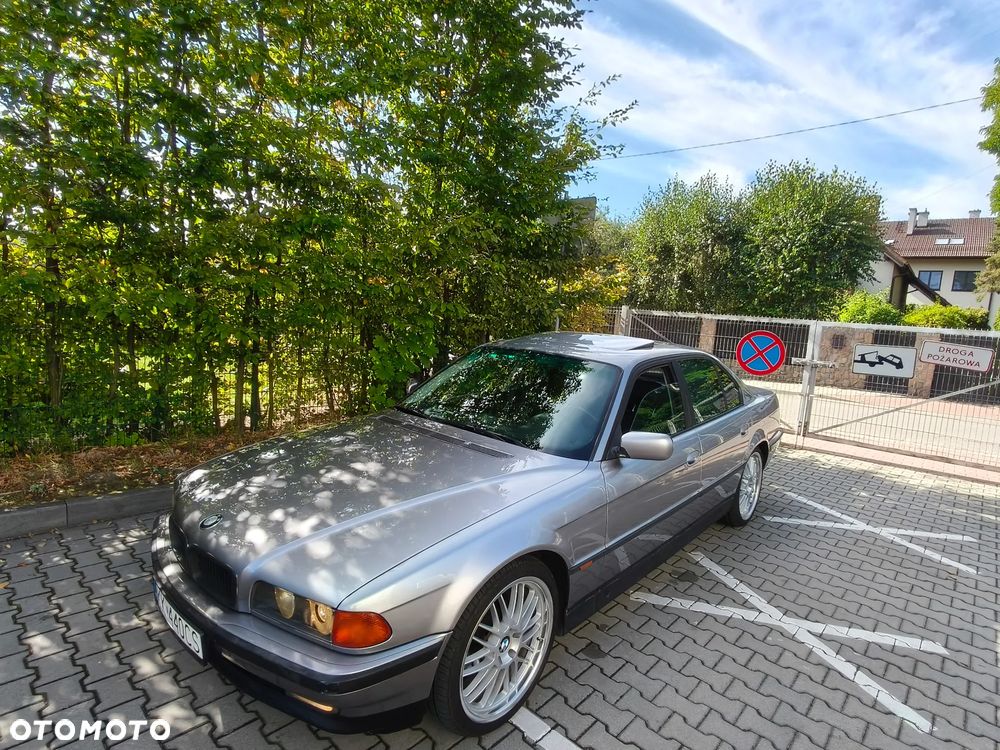 BMW Seria 7 - 16