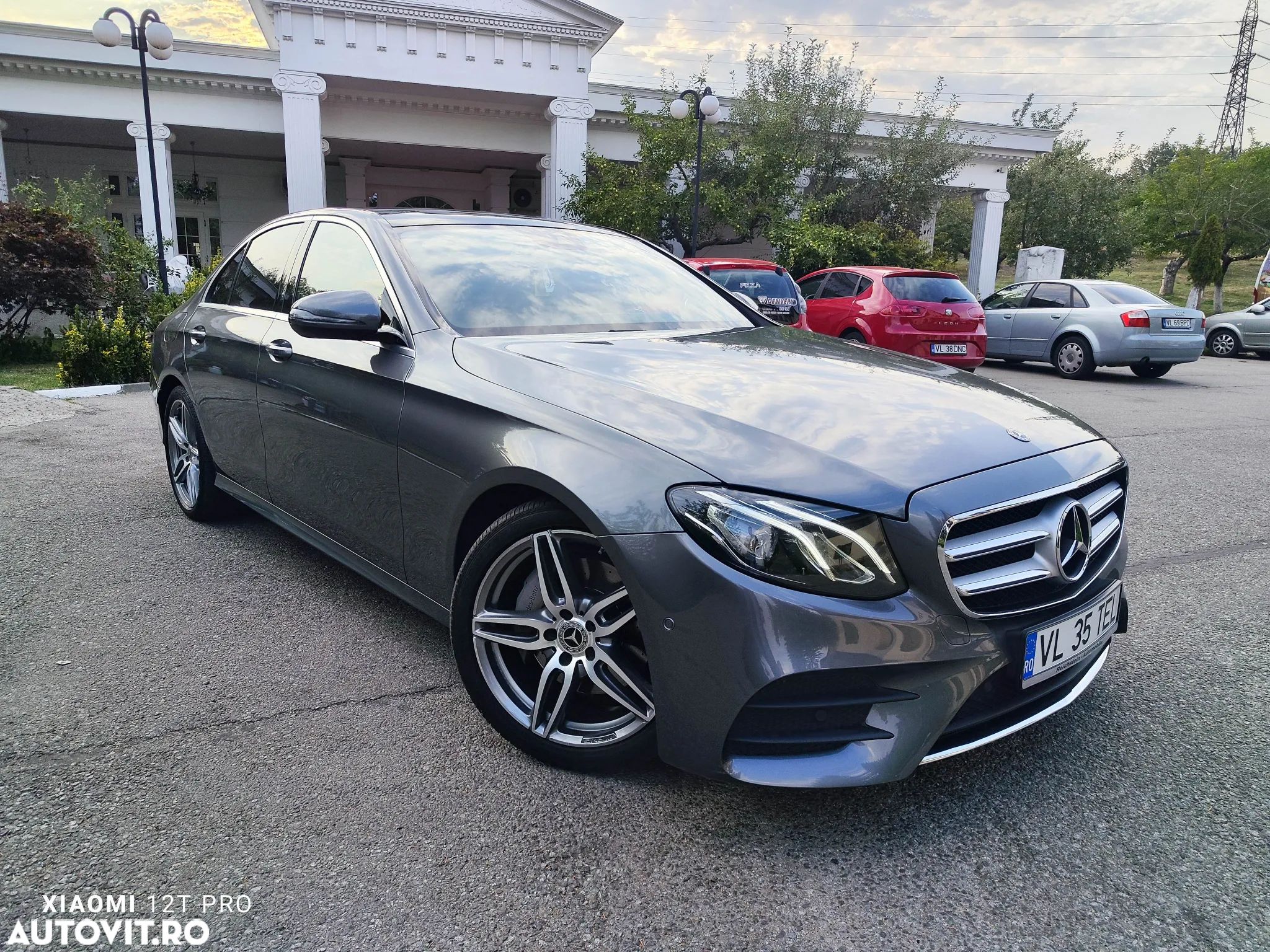Mercedes-Benz E 220 d T 9G-TRONIC AMG Line - 1