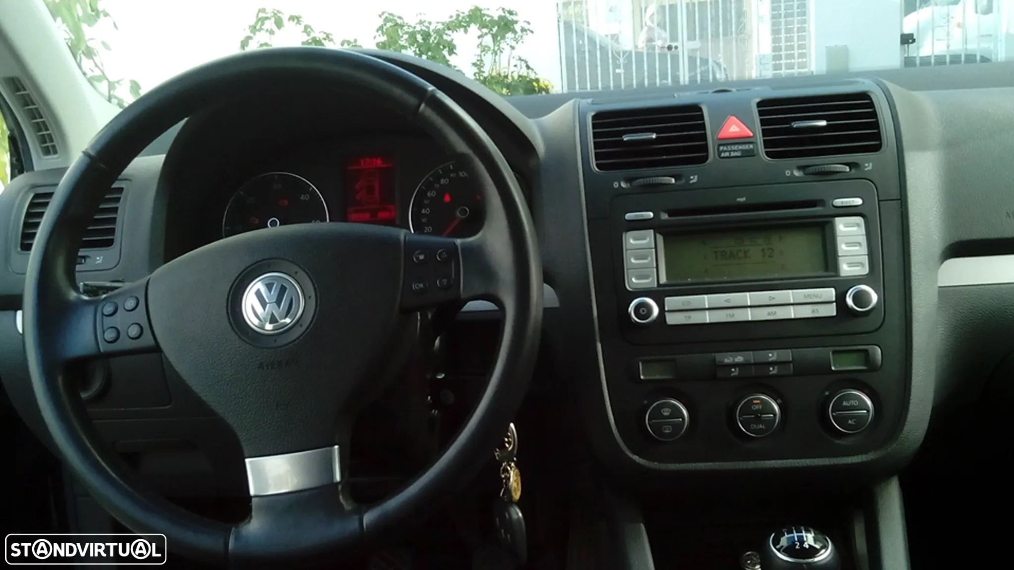 VW Jetta 1.9 TDi BlueM. Confortline - 8