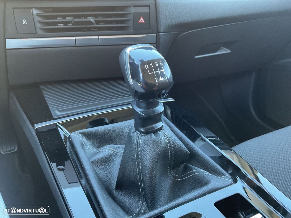 Opel Astra Sports Tourer 1.2 T Edition - 32