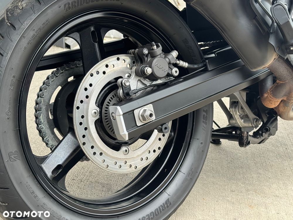 Suzuki V-STROM - 10