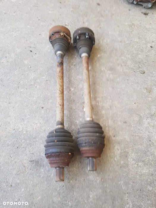 PÓŁOŚ TYŁ QUATTRO LEWA PRAWA AUDI A3 S3 8P RS3 S3 GOLF V - 2