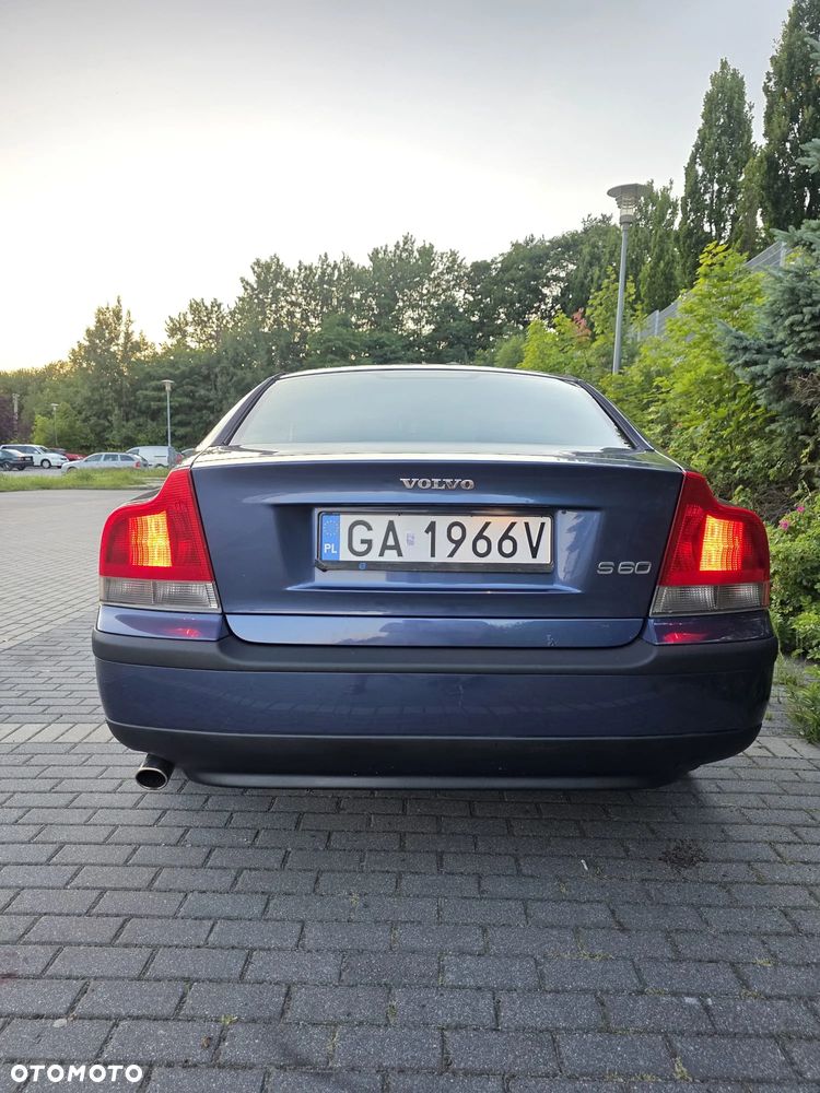 Volvo S60 2.4 - 25