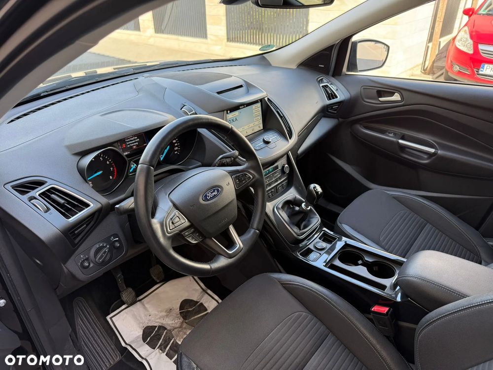 Ford Kuga 1.5 EcoBoost 2x4 Titanium - 3