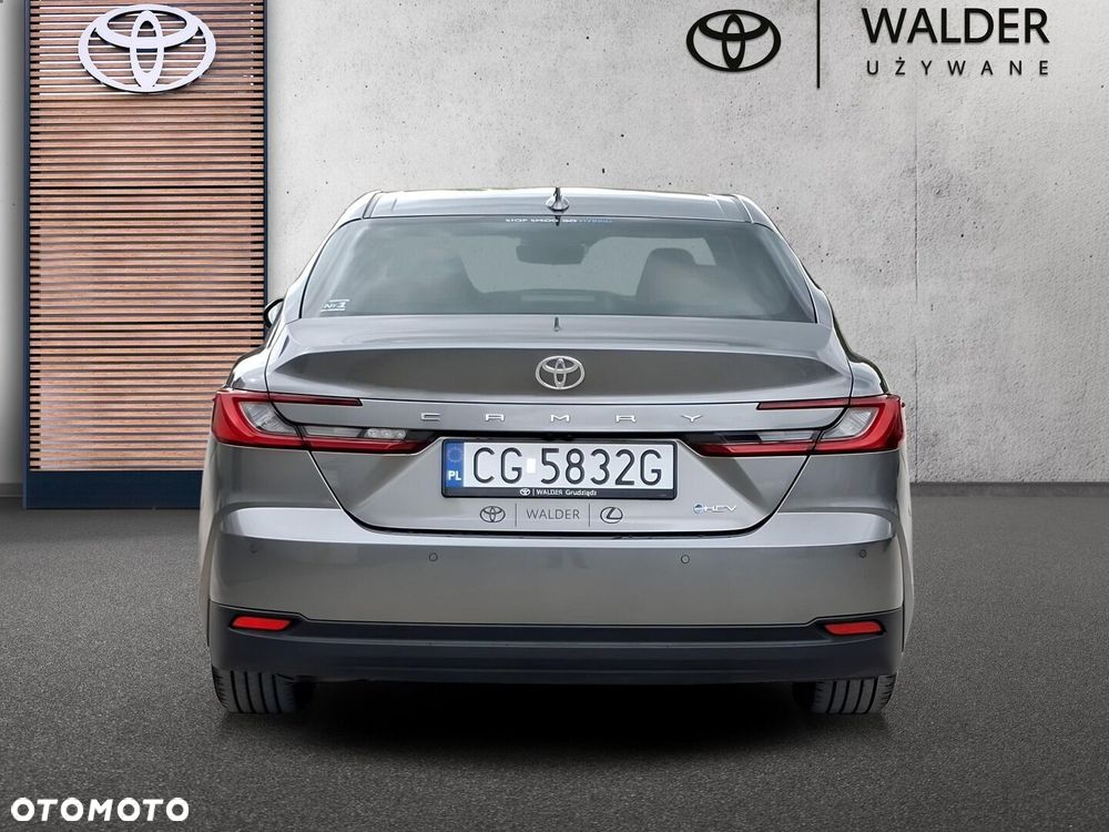 Toyota Camry - 5
