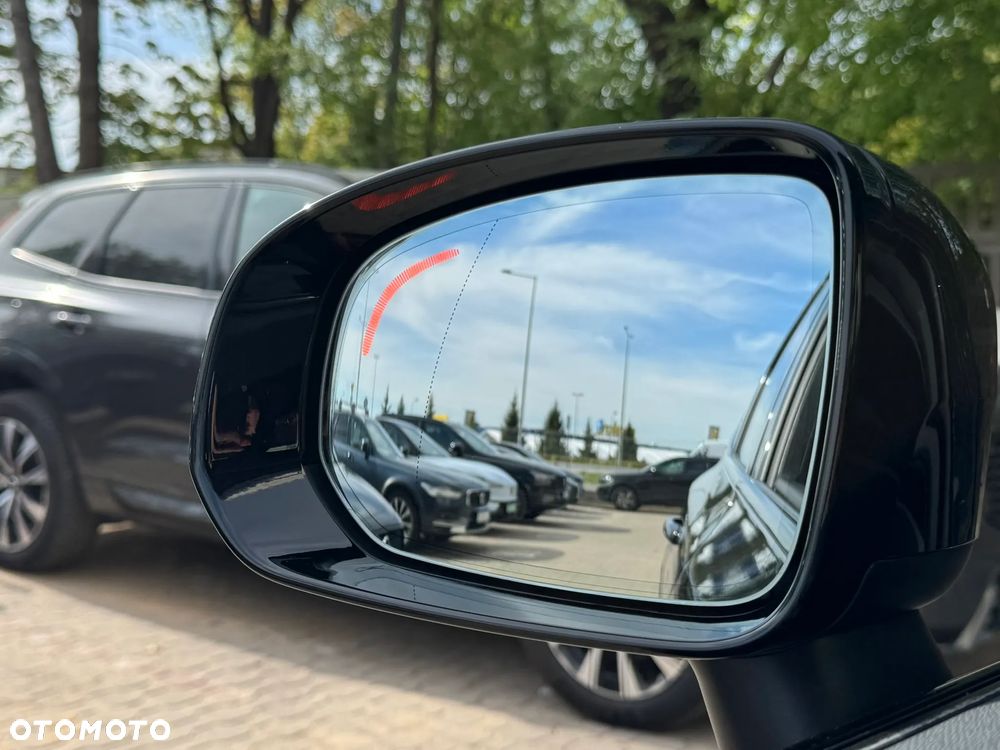 Volvo XC 60 B5 B AWD Plus Dark - 25