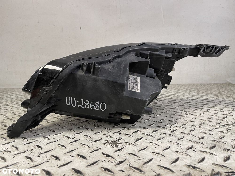 PEUGEOT 208  2 II 2008 II 19- LAMPA PRAWA PRZEDNIA PRZÓD EUROPA  9841641980 - 8