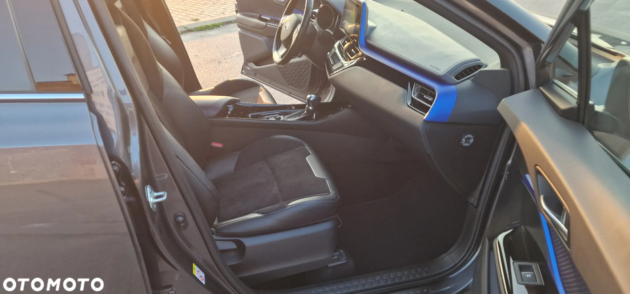 Toyota C-HR - 12