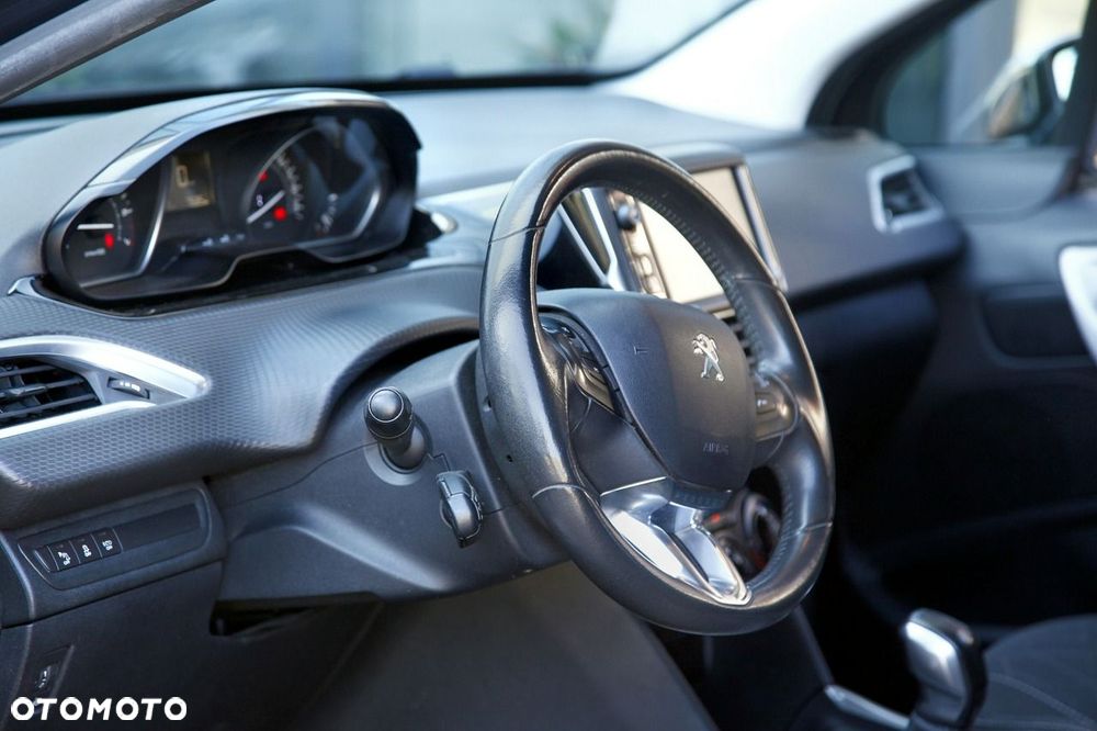 Peugeot 2008 1.2 Pure Tech Style S&S - 13