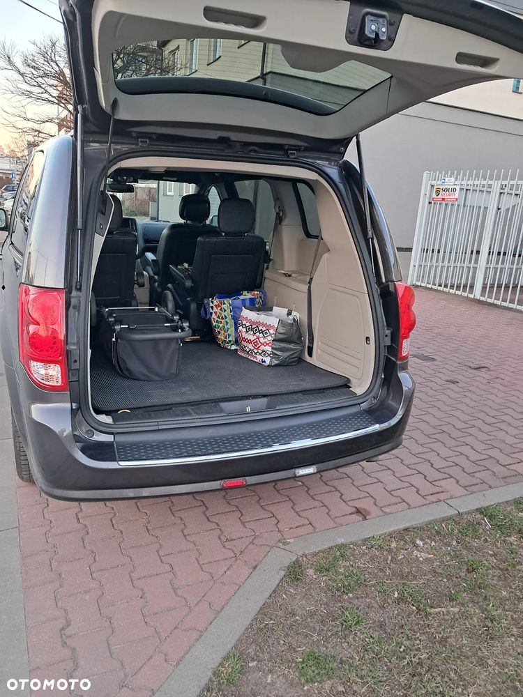 Dodge Grand Caravan - 9
