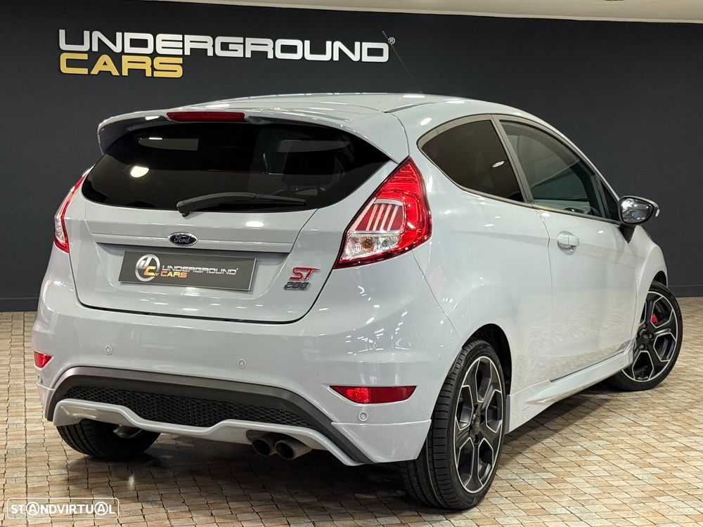 Ford Fiesta 1.6 EcoBoost ST200 - 14