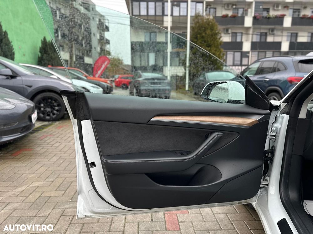 Tesla Model 3 Long Range - 19