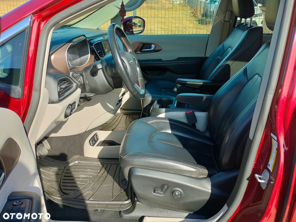 Chrysler Pacifica - 10