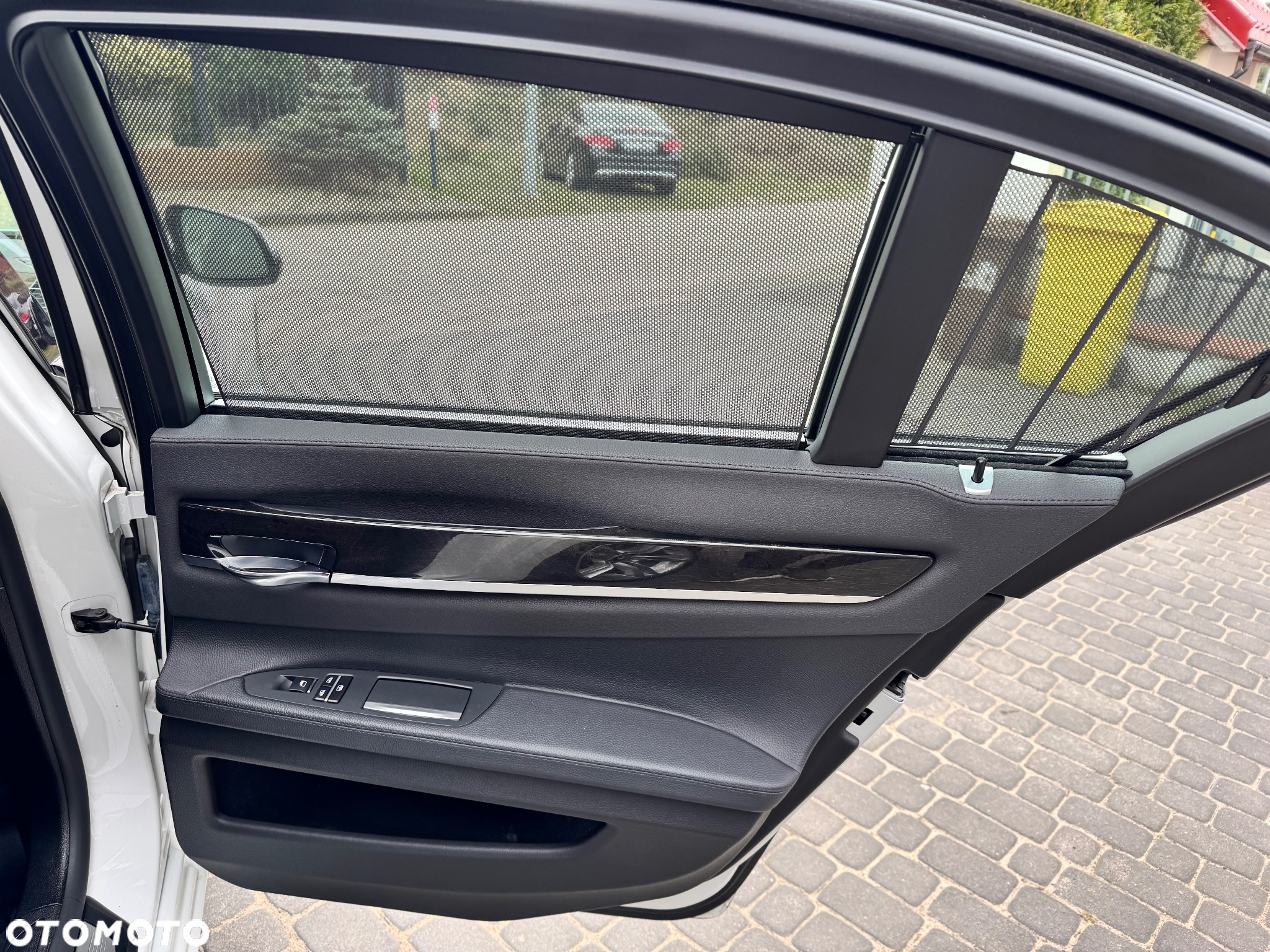 BMW Seria 7 740i - 38