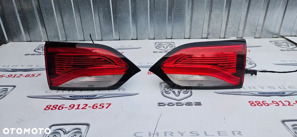 Chrysler Pacifica 2016- Lampa tył prawy Lampa tylna prawa Lampa tył lewy Lampa tylna lewa P68228940AE P68228941AE  ORYGINAŁ IDEALNE LED - 3