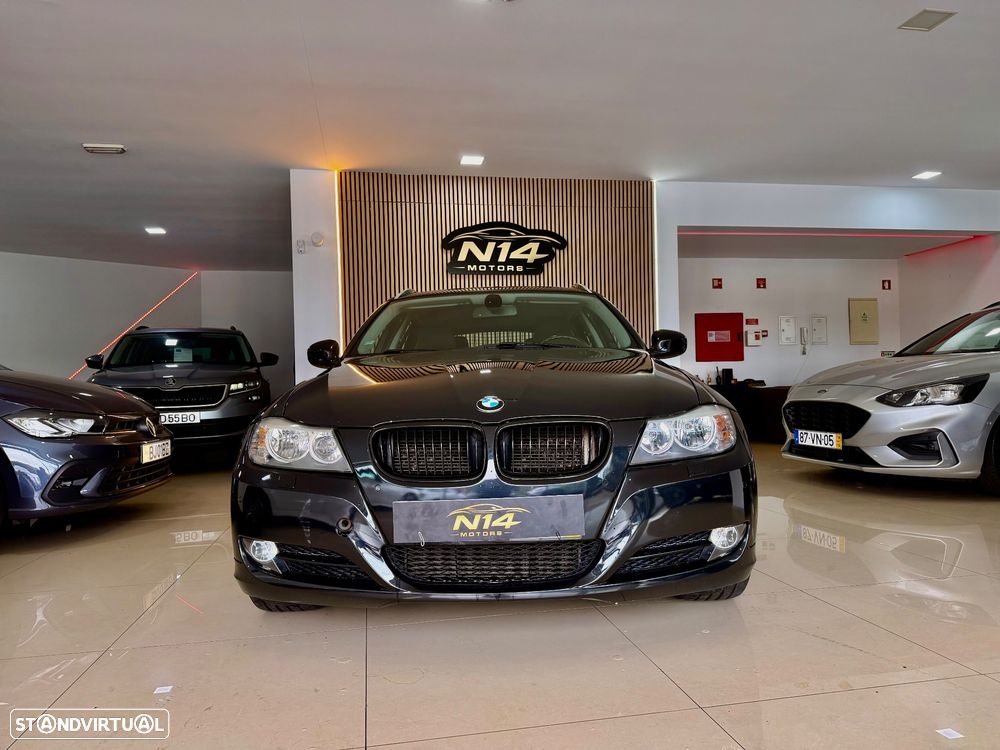 BMW 318 d LifeStyle Auto - 21