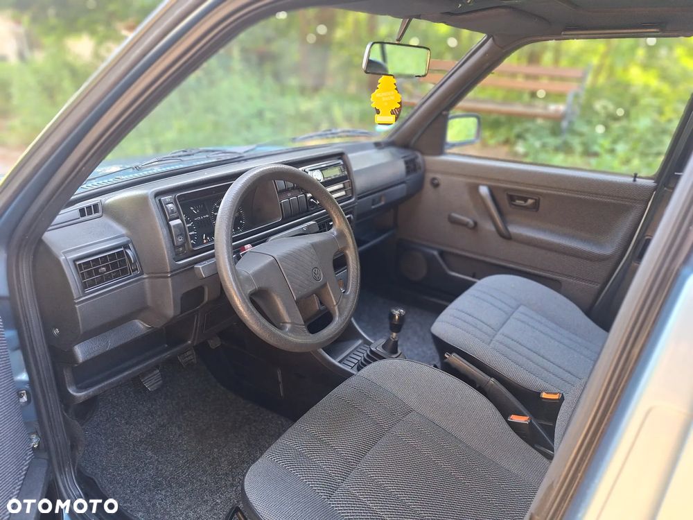 Volkswagen Golf 1.6 GL - 10