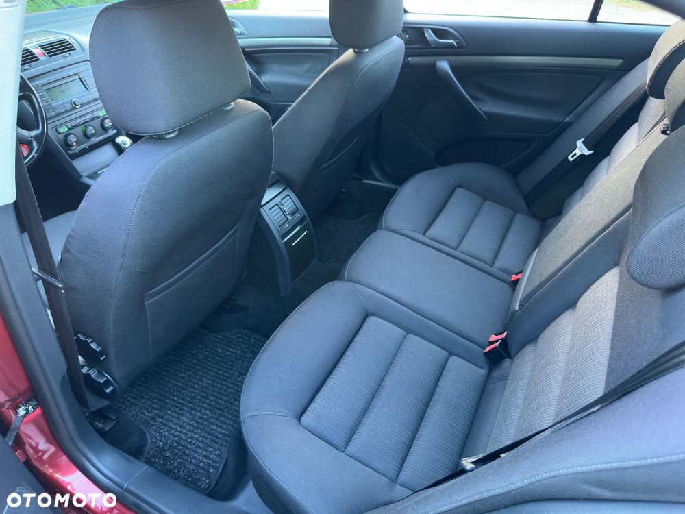 Skoda Octavia 1.6 Ambiente - 27