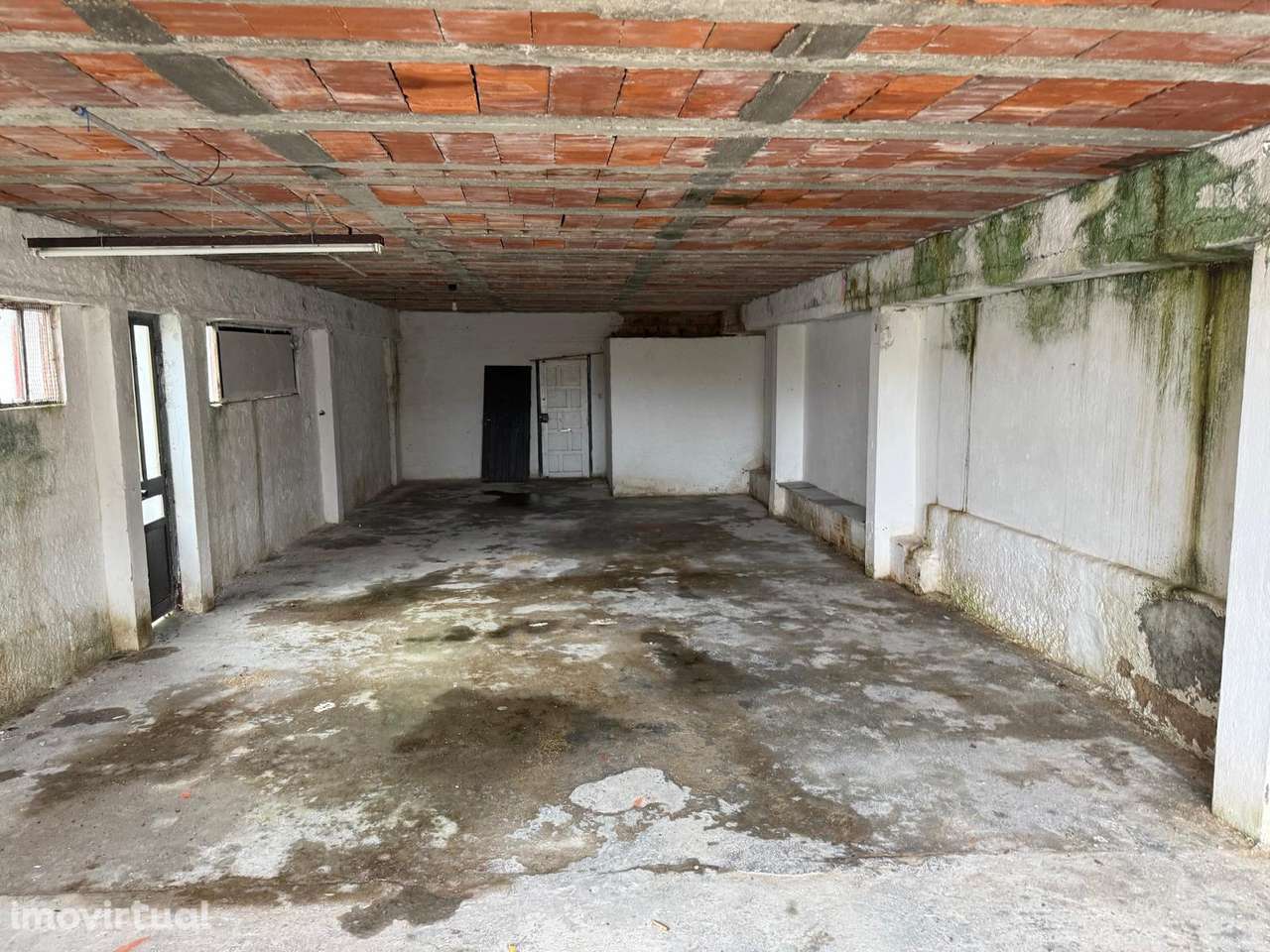 Moradia com grande potencial junto ao centro de Santa Cruz - Grande imagem: 4/41