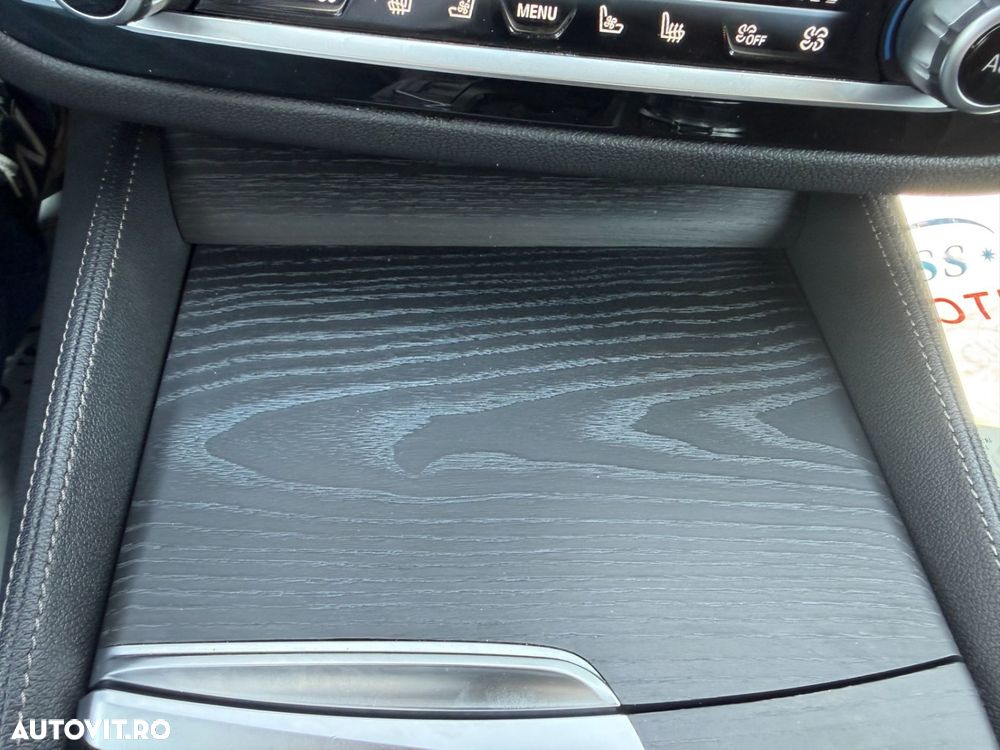 BMW Seria 5 530d xDrive AT MHEV - 25