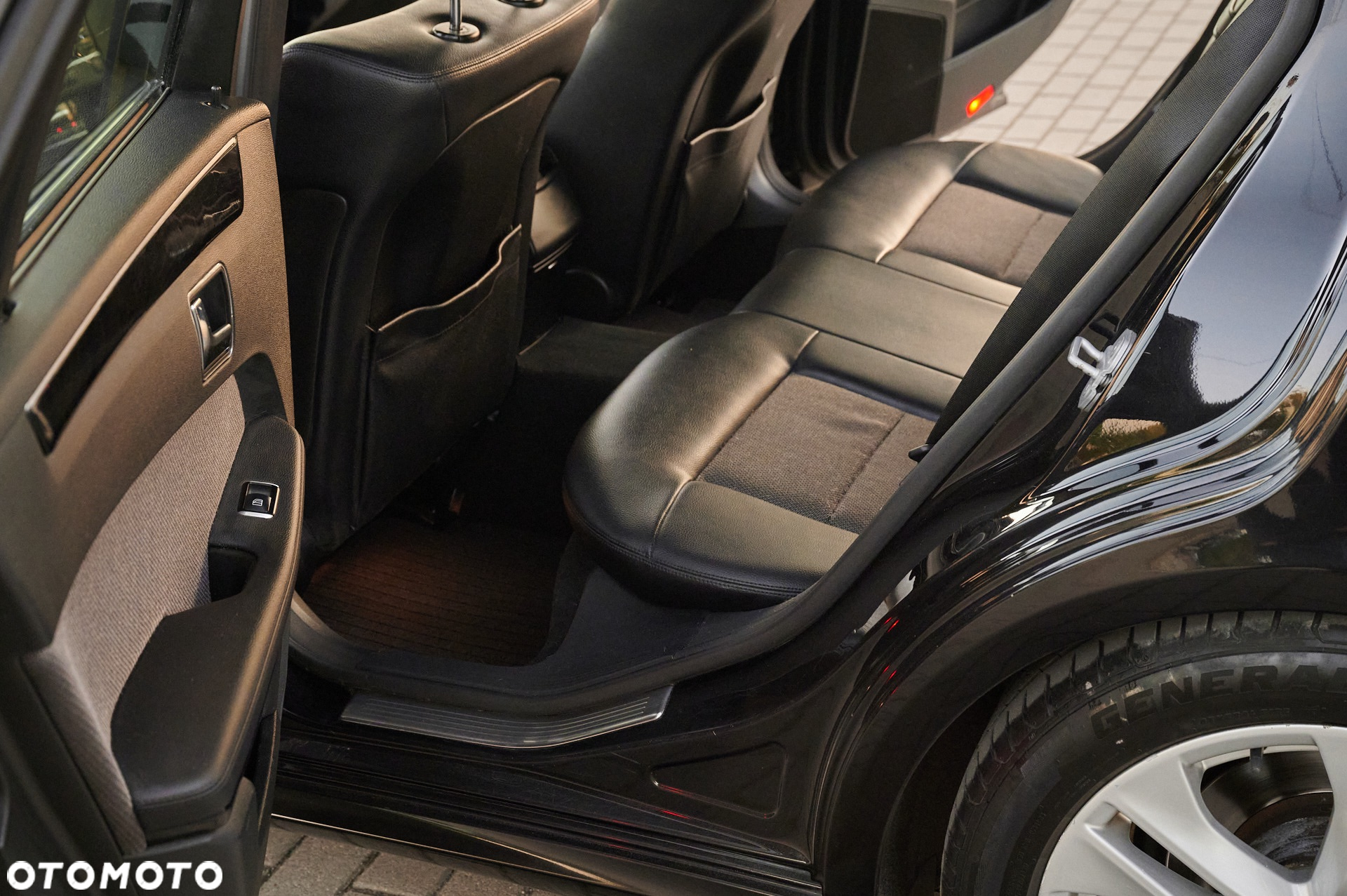 Mercedes-Benz Klasa E 200 BlueTEC 7G-TRONIC Avantgarde - 25