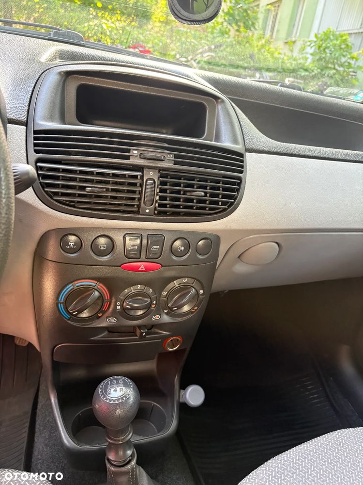Fiat Punto 1.2 8V - 22