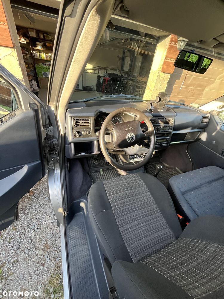 Volkswagen Caravelle - 5