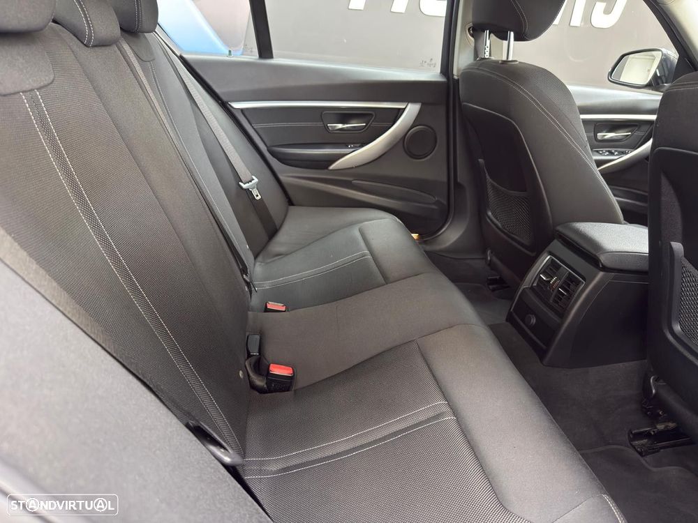 BMW 318 d Line Sport Auto - 47