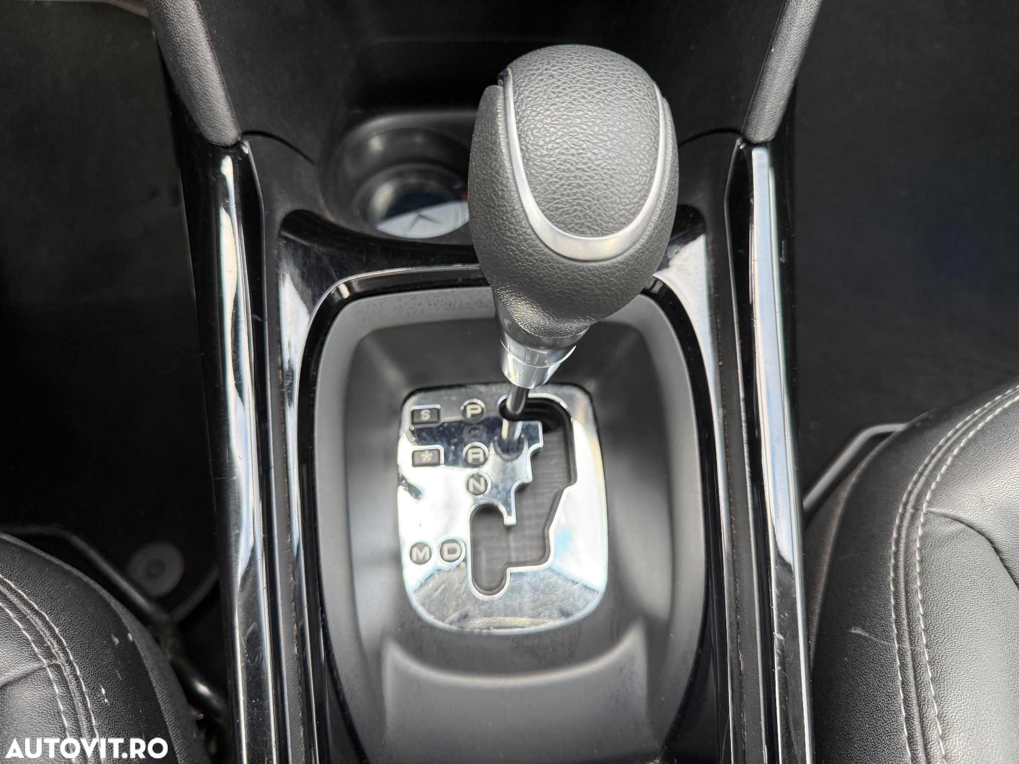 Peugeot 2008 1.2 PureTech Turbo EAT6 S&S GT-Line - 32