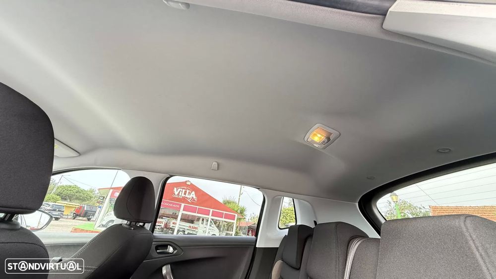 Peugeot 2008 1.2 PureTech Style - 37