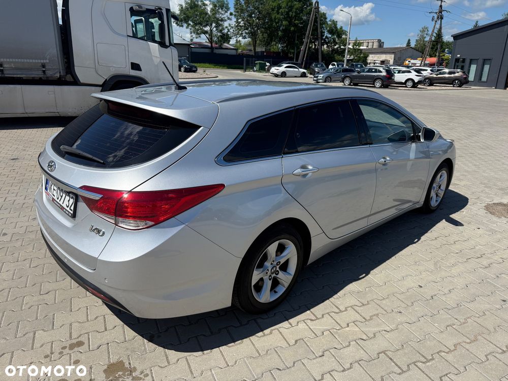 Hyundai i40 Kombi blue 1.6 Family+ - 10