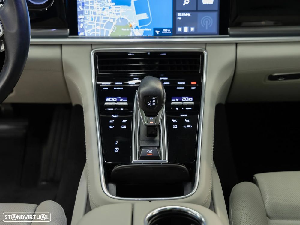 Porsche Panamera 4 Platinum Edition - 21