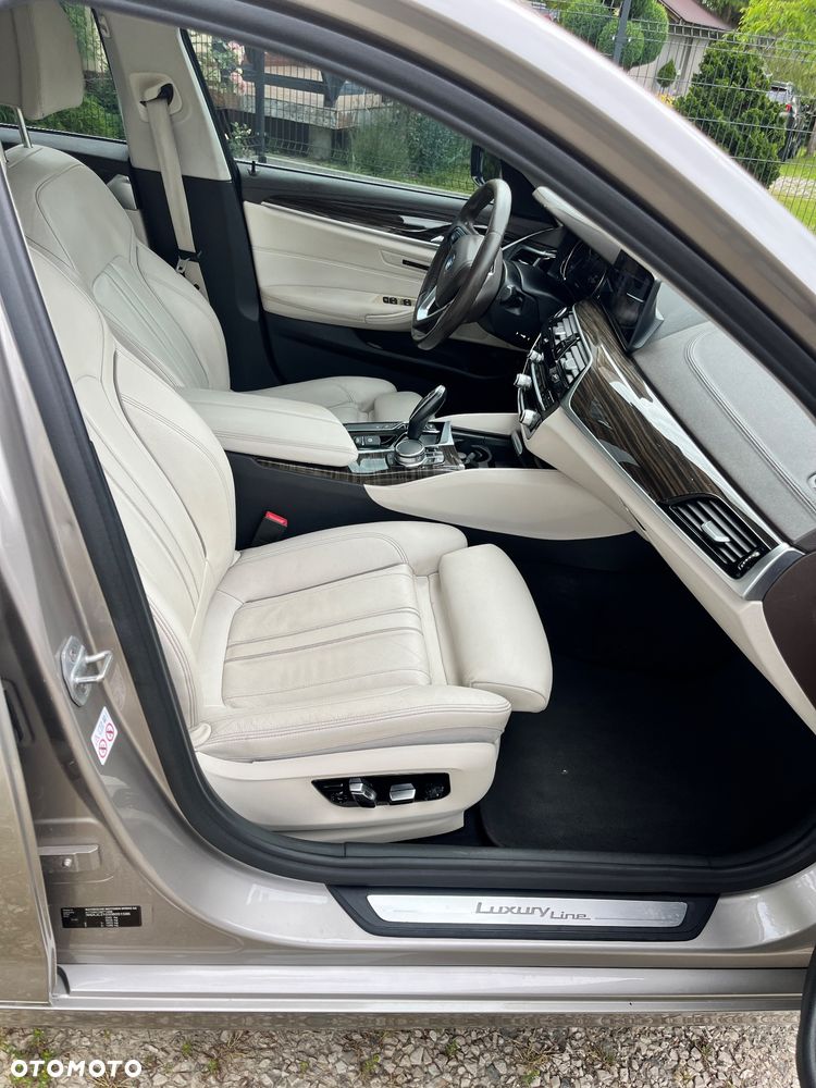 BMW Seria 5 520d Luxury Line - 33
