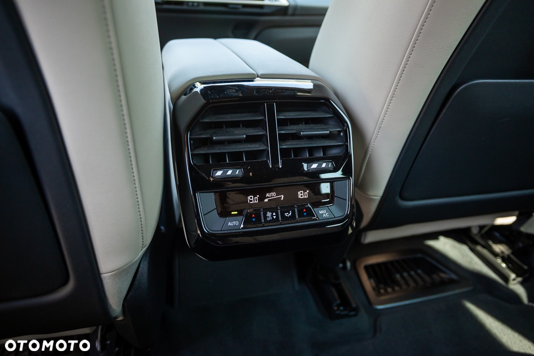 BMW iX xDrive40 76.6kWh - 30