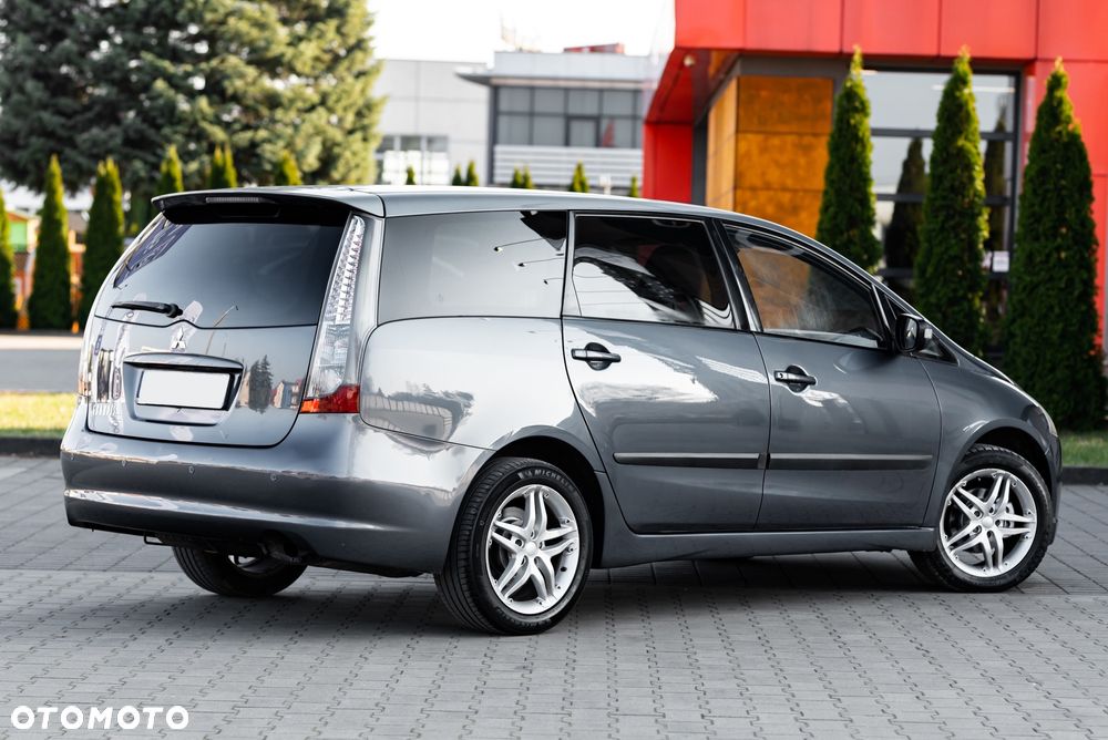 Mitsubishi Grandis 2.4 Invite - 11